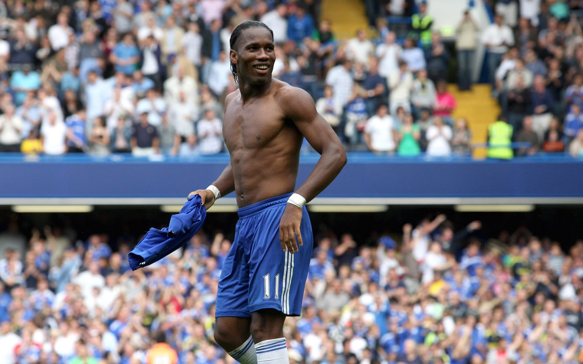 乐鱼体育在线-国足高压防守下控球球员选择策略分析，足球高压战术